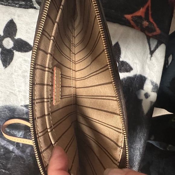 Louis Vuitton never full - Picture 10 of 11